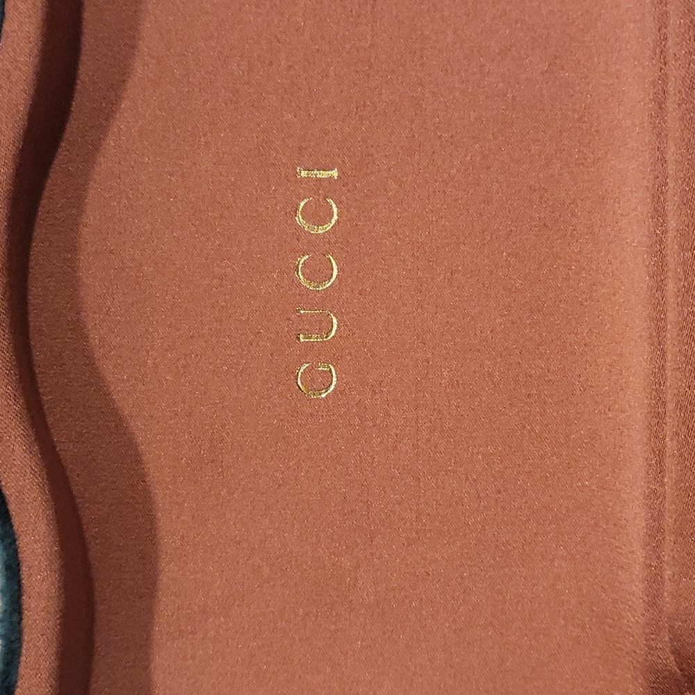 Gucci women sunglasses(authentic) - Picture 12 of 12